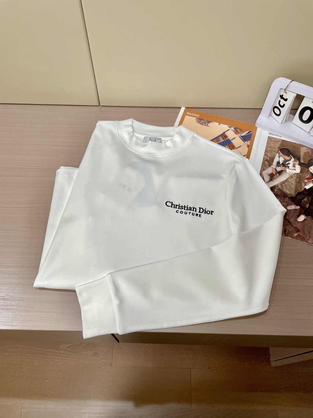 Dior2025秋冬新款，定制面料，独特工艺logo，舒适性与透气性兼优，柔软抗皱弹性和垂性极佳，无论是