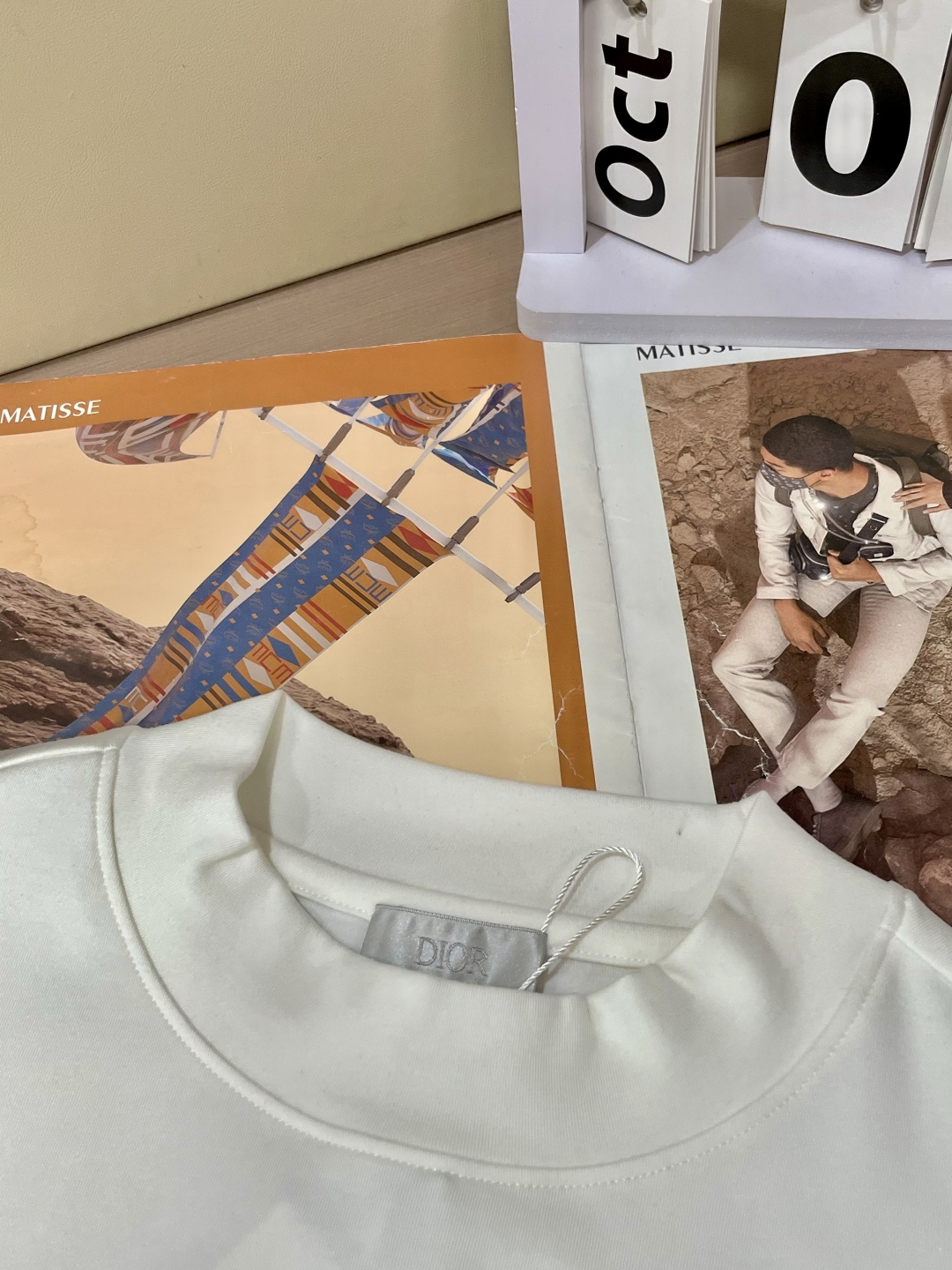 Dior2025秋冬新款，定制面料，独特工艺logo，舒适性与透气性兼优，柔软抗皱弹性和垂性极佳，无论是