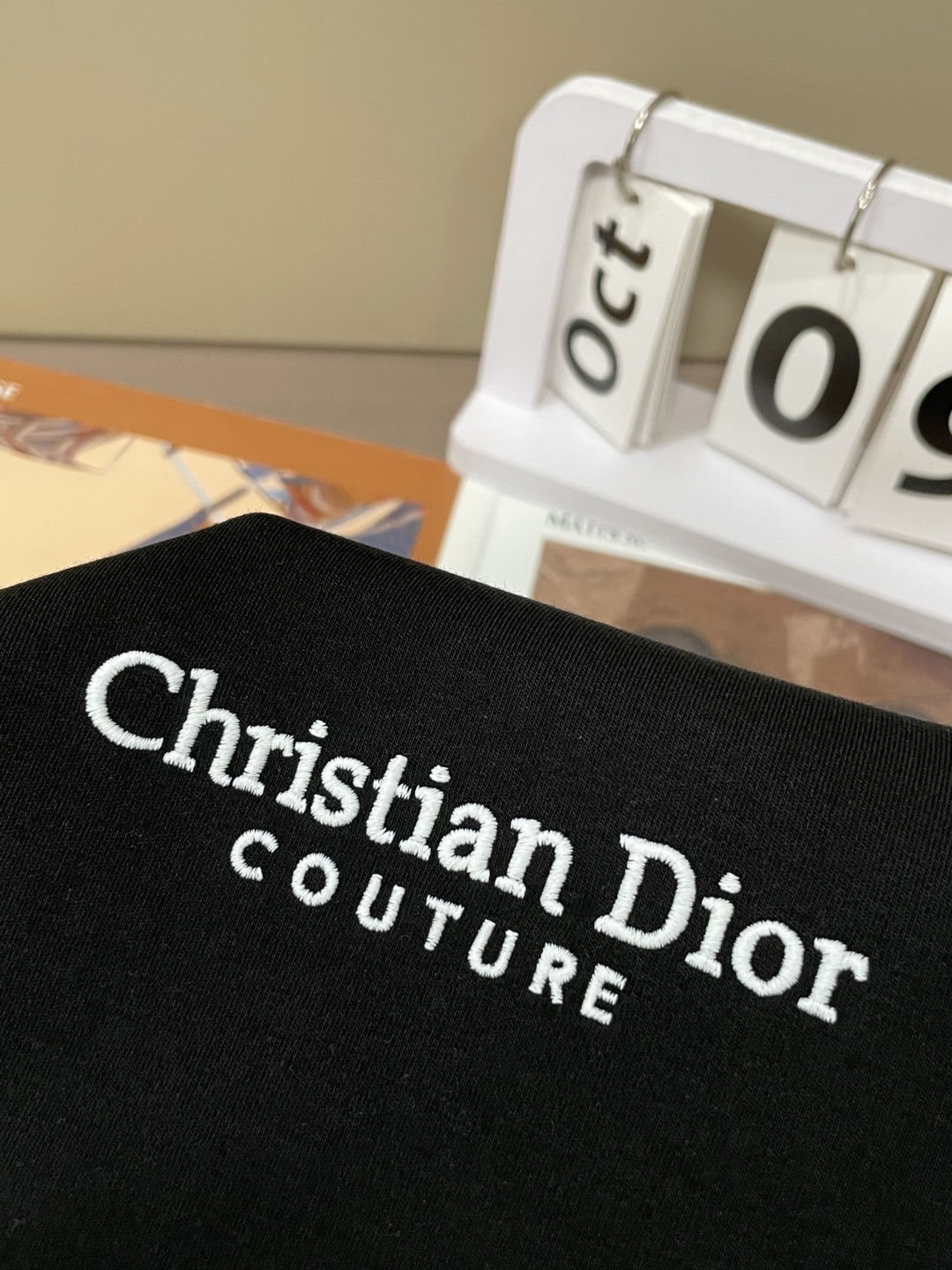 Dior2025秋冬新款，定制面料，独特工艺logo，舒适性与透气性兼优，柔软抗皱弹性和垂性极佳，无论是