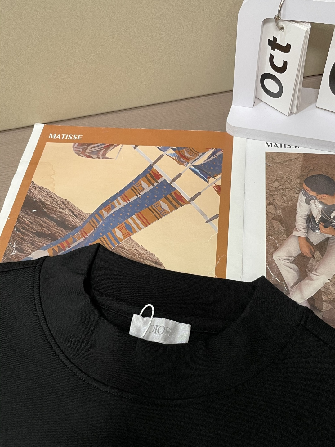 Dior2025秋冬新款，定制面料，独特工艺logo，舒适性与透气性兼优，柔软抗皱弹性和垂性极佳，无论是