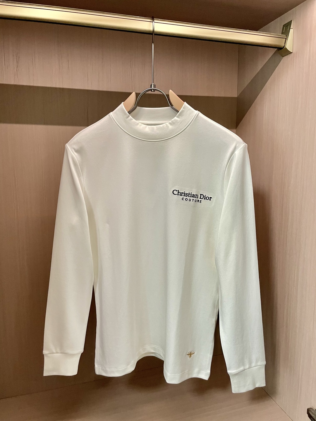 Dior2025秋冬新款，定制面料，独特工艺logo，舒适性与透气性兼优，柔软抗皱弹性和垂性极佳，无论是