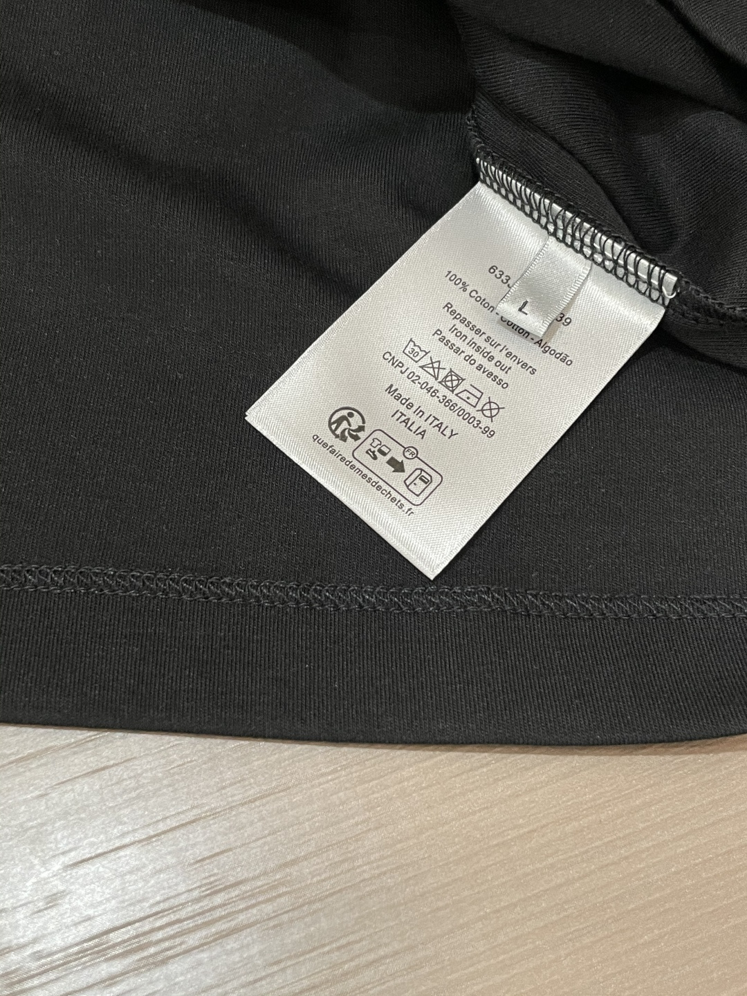 Dior2025秋冬新款，定制面料，独特工艺logo，舒适性与透气性兼优，柔软抗皱弹性和垂性极佳，无论是