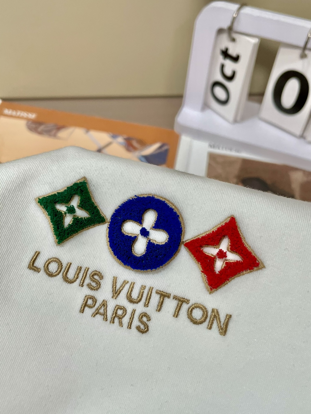 Lv 2025秋冬新款，定制面料，独特工艺logo，舒适性与透气性兼优，柔软抗皱弹性和垂性极佳，无论是单