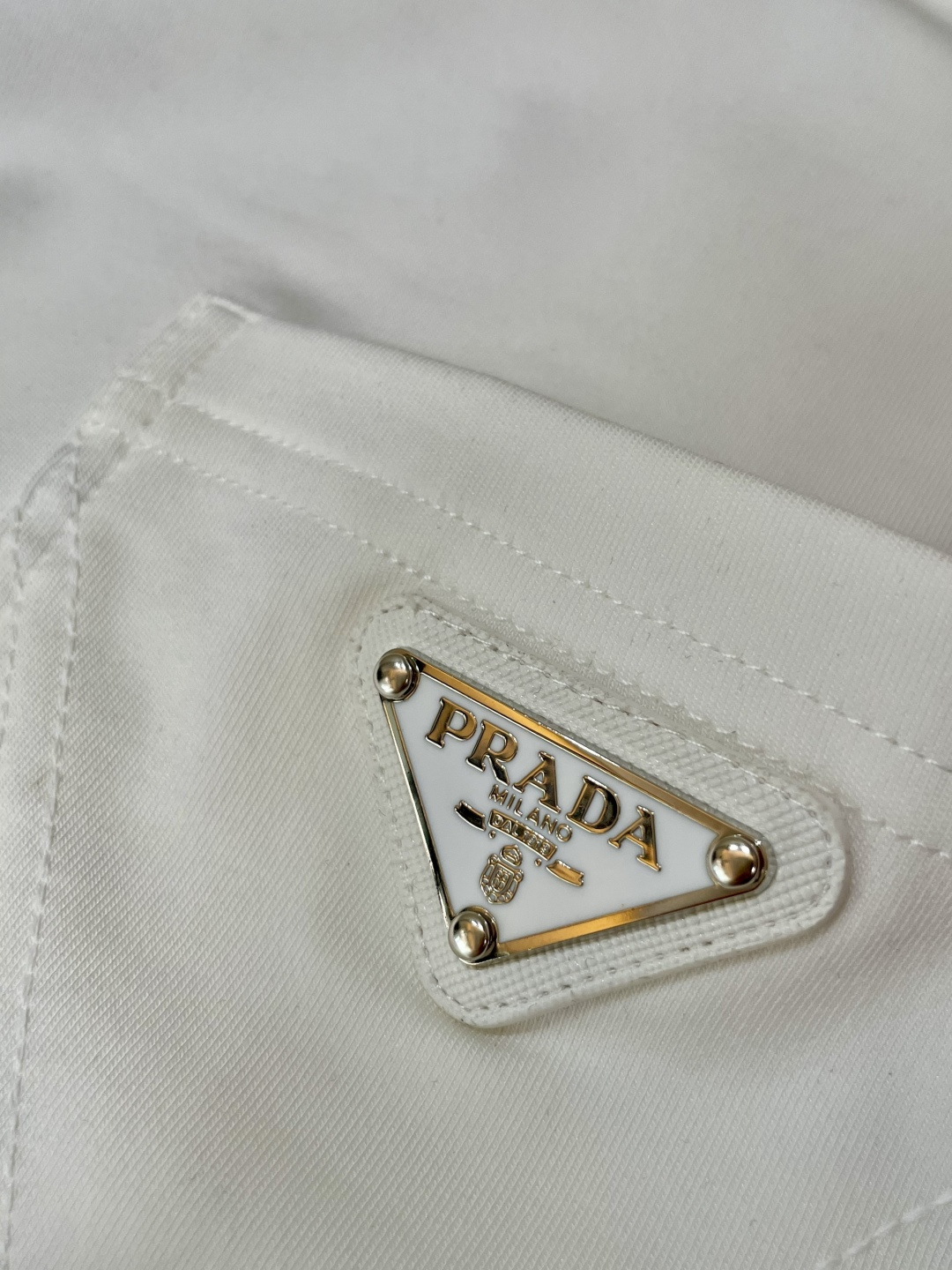 Prad 2025秋冬新款，定制面料，独特工艺logo，舒适性与透气性兼优，柔软抗皱弹性和垂性极佳，无论