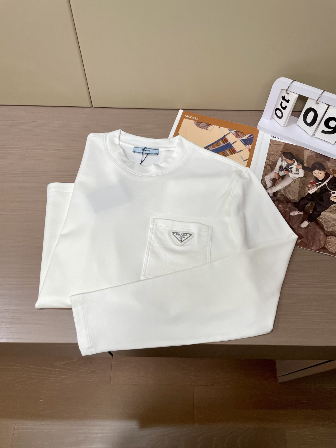 Prad 2025秋冬新款，定制面料，独特工艺logo，舒适性与透气性兼优，柔软抗皱弹性和垂性极佳，无论