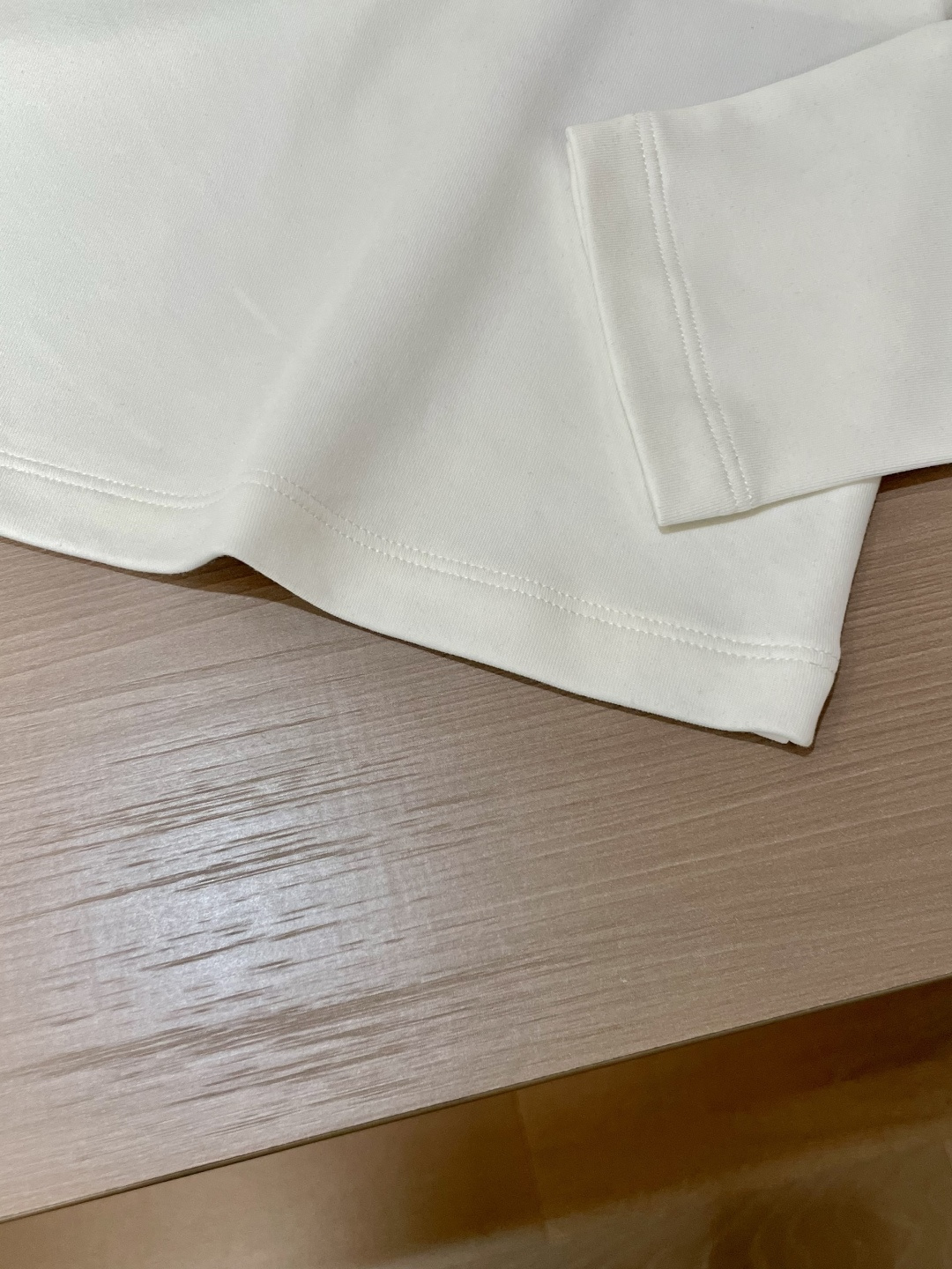 Prad 2025秋冬新款，定制面料，独特工艺logo，舒适性与透气性兼优，柔软抗皱弹性和垂性极佳，无论