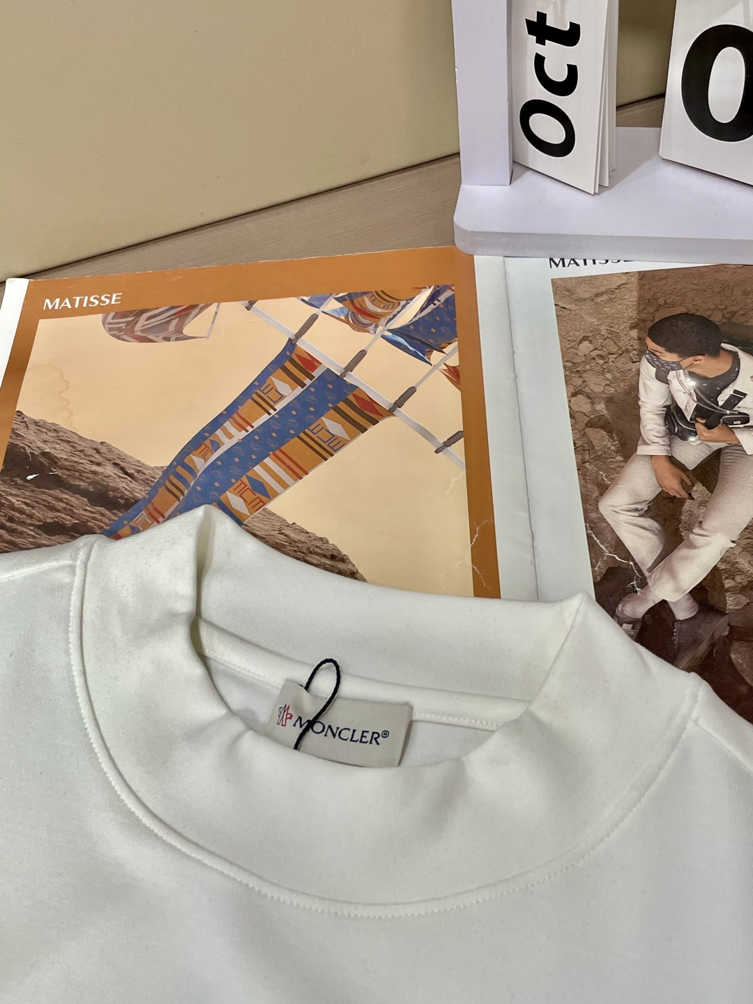 蒙口2025秋冬新款，定制面料，独特工艺logo，舒适性与透气性兼优，柔软抗皱弹性和垂性极佳，无论是单穿