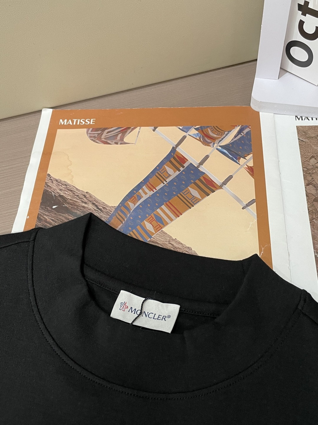 蒙口2025秋冬新款，定制面料，独特工艺logo，舒适性与透气性兼优，柔软抗皱弹性和垂性极佳，无论是单穿