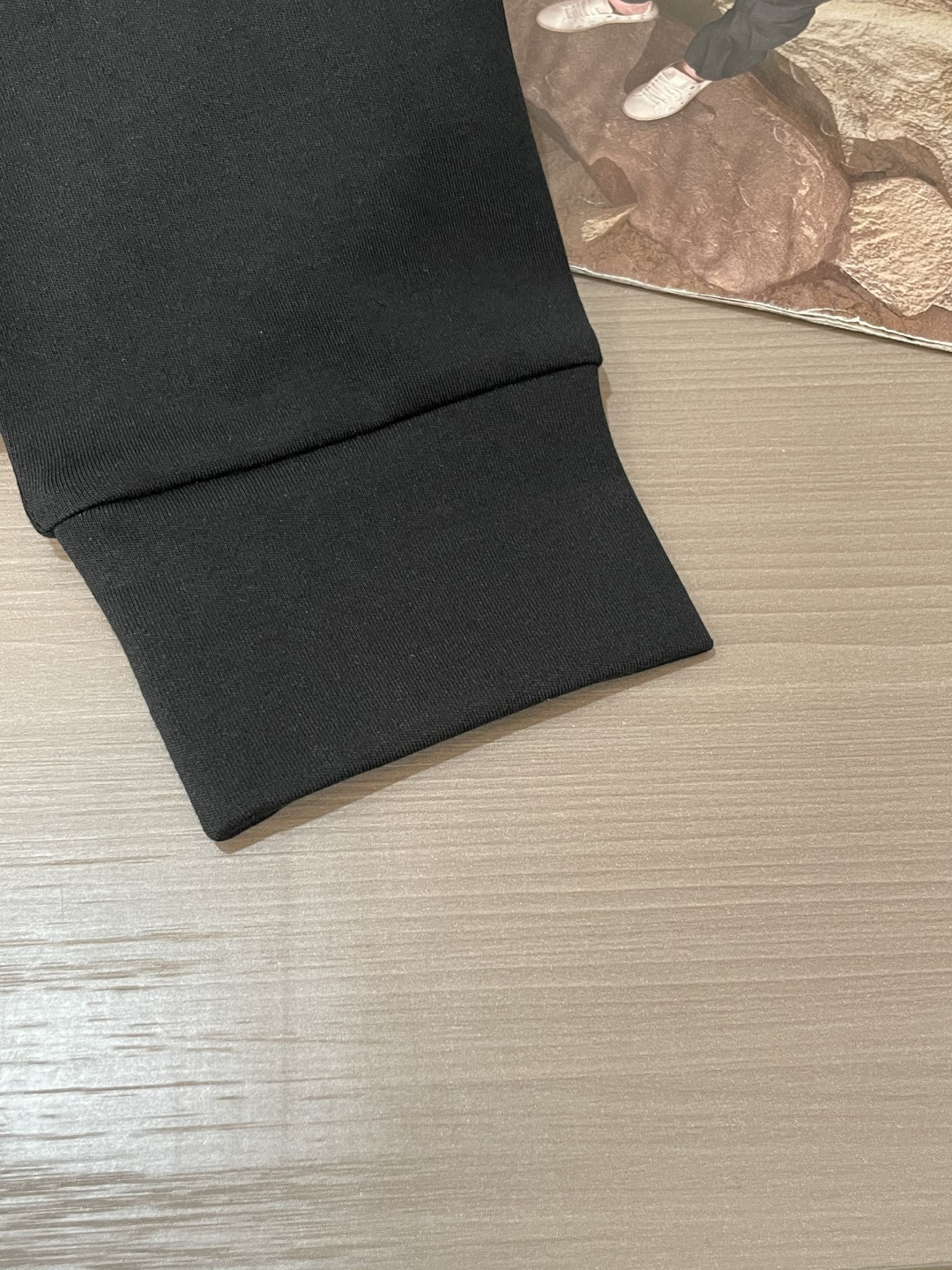 蒙口2025秋冬新款，定制面料，独特工艺logo，舒适性与透气性兼优，柔软抗皱弹性和垂性极佳，无论是单穿