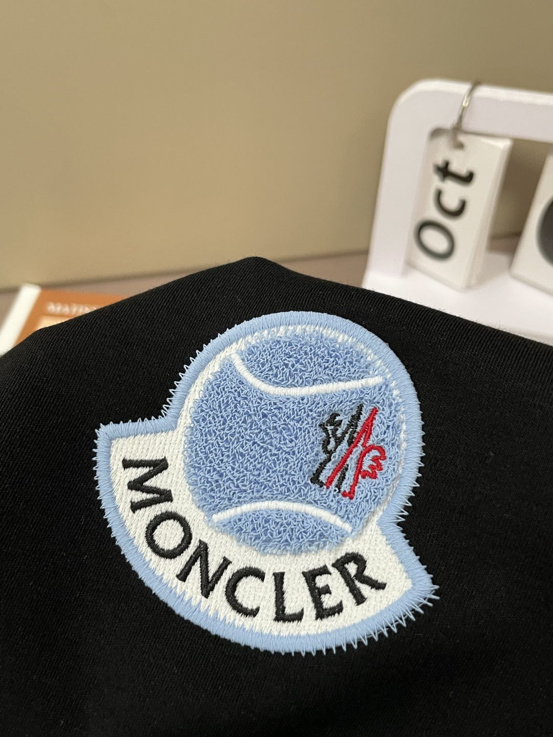 蒙口2025秋冬新款，定制面料，独特工艺logo，舒适性与透气性兼优，柔软抗皱弹性和垂性极佳，无论是单穿