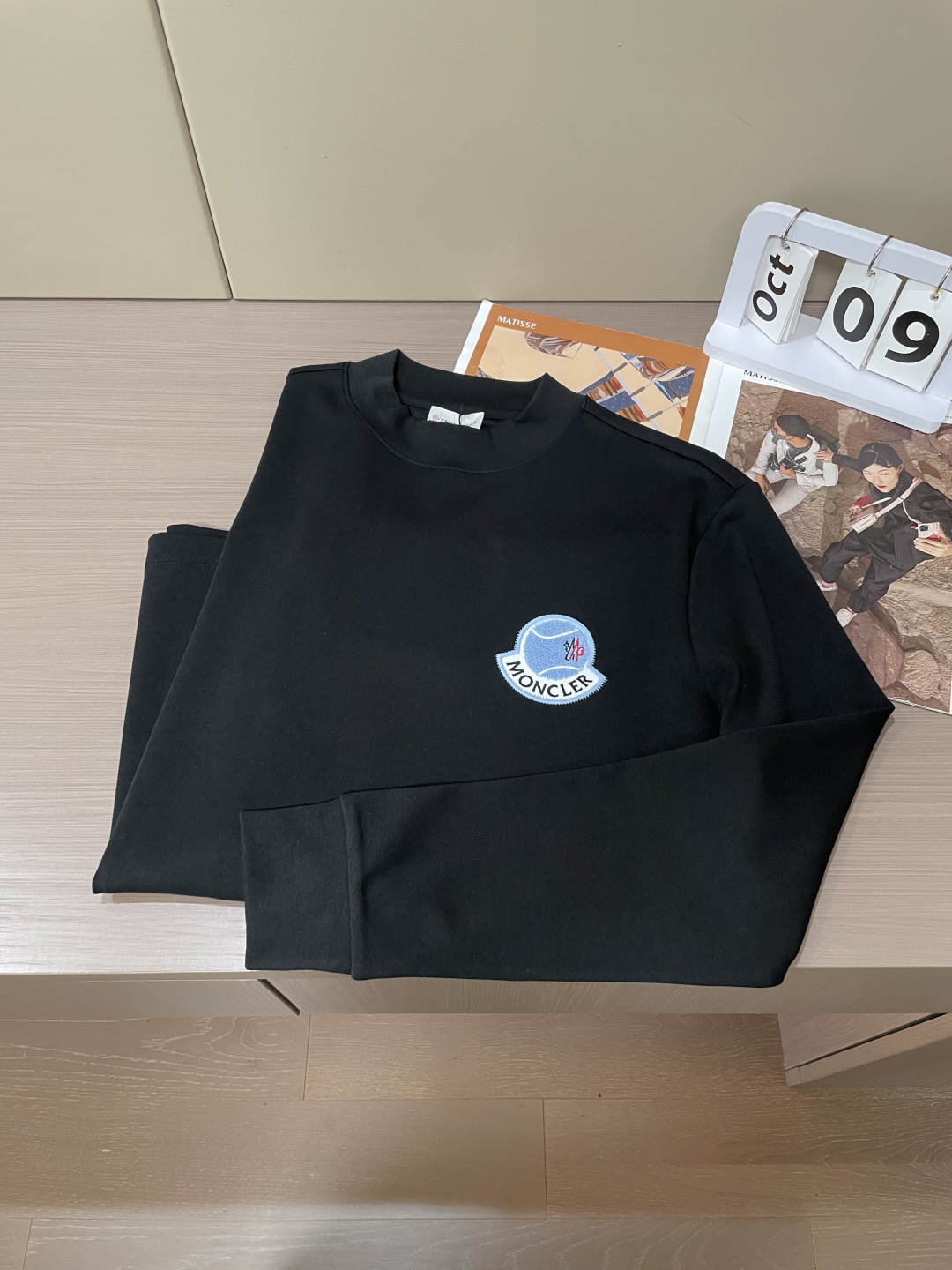 蒙口2025秋冬新款，定制面料，独特工艺logo，舒适性与透气性兼优，柔软抗皱弹性和垂性极佳，无论是单穿