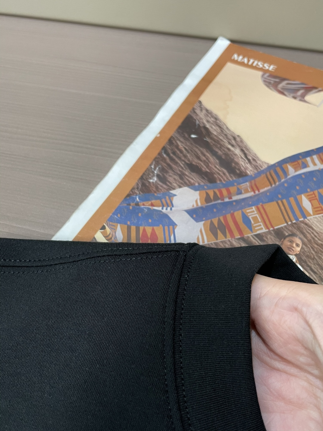 蒙口2025秋冬新款，定制面料，独特工艺logo，舒适性与透气性兼优，柔软抗皱弹性和垂性极佳，无论是单穿