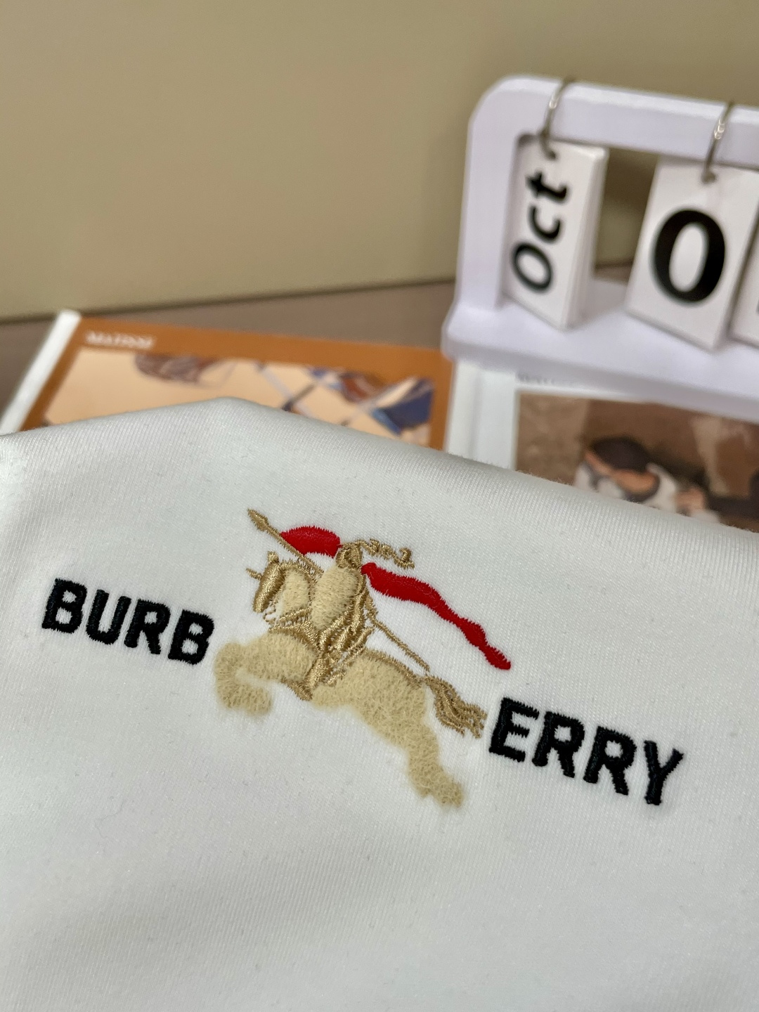 Bur 2025秋冬新款，定制面料，独特工艺logo，舒适性与透气性兼优，柔软抗皱弹性和垂性极佳，无论是