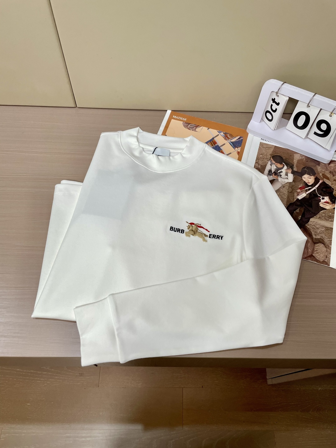 Bur 2025秋冬新款，定制面料，独特工艺logo，舒适性与透气性兼优，柔软抗皱弹性和垂性极佳，无论是