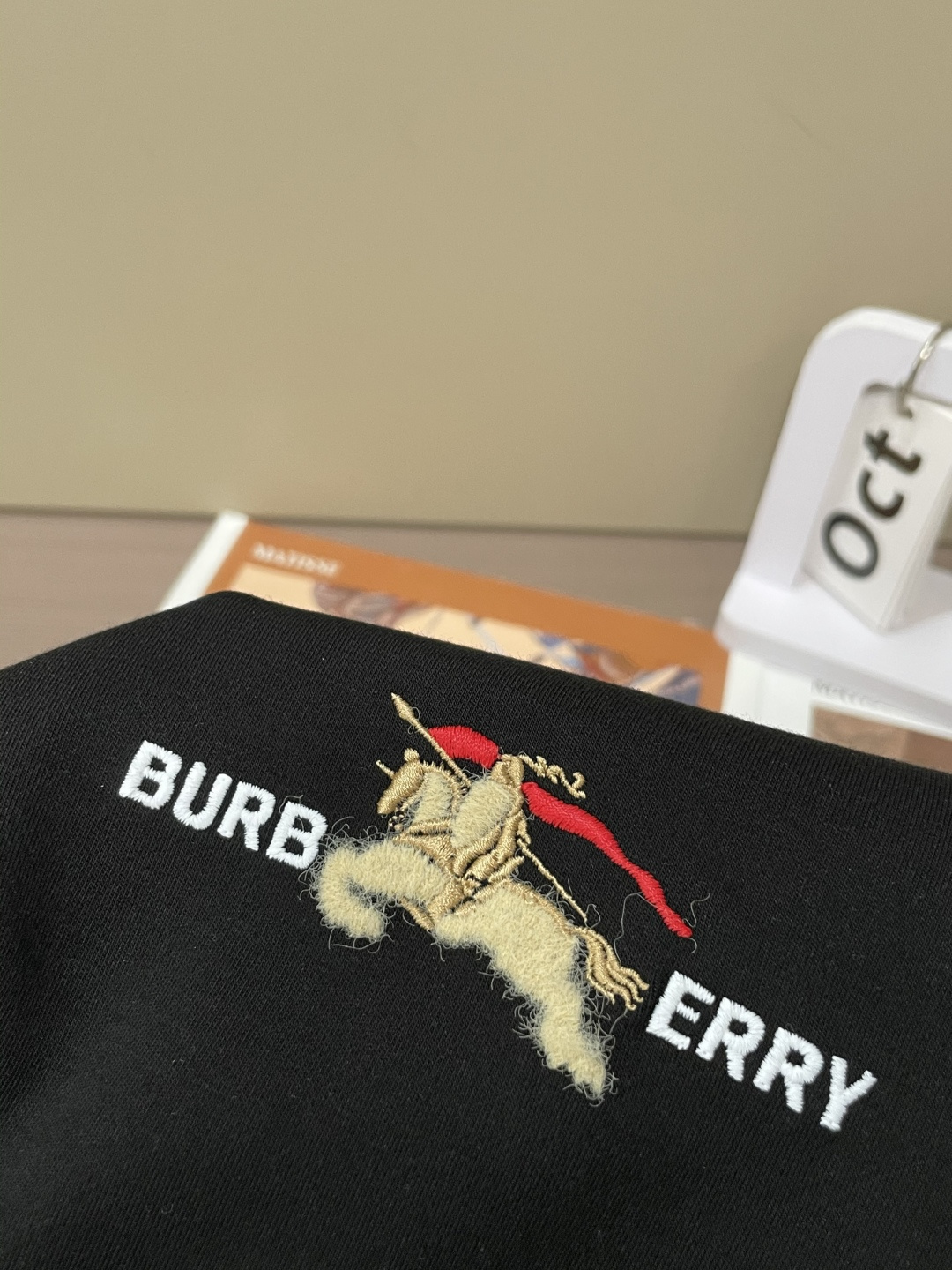 Bur 2025秋冬新款，定制面料，独特工艺logo，舒适性与透气性兼优，柔软抗皱弹性和垂性极佳，无论是