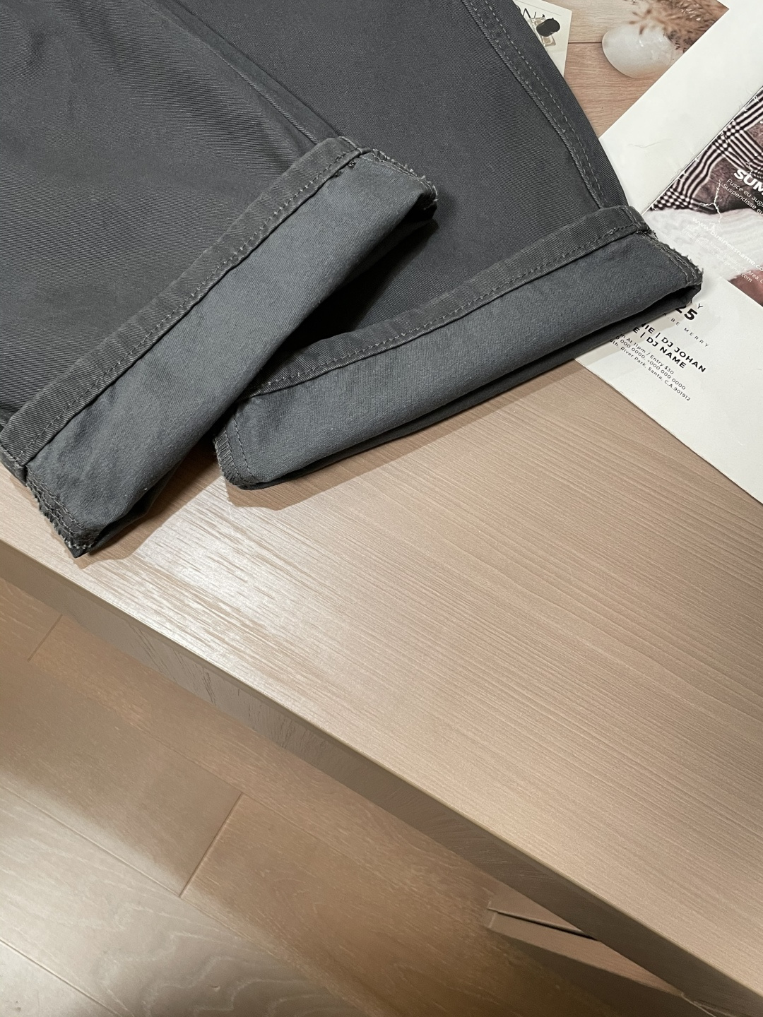 Lv 最新工装裤 潮人必备 订制面料 柔软排汗，舒适度极高。上身非常舒爽，原版辅料细节。上身运动休闲时尚