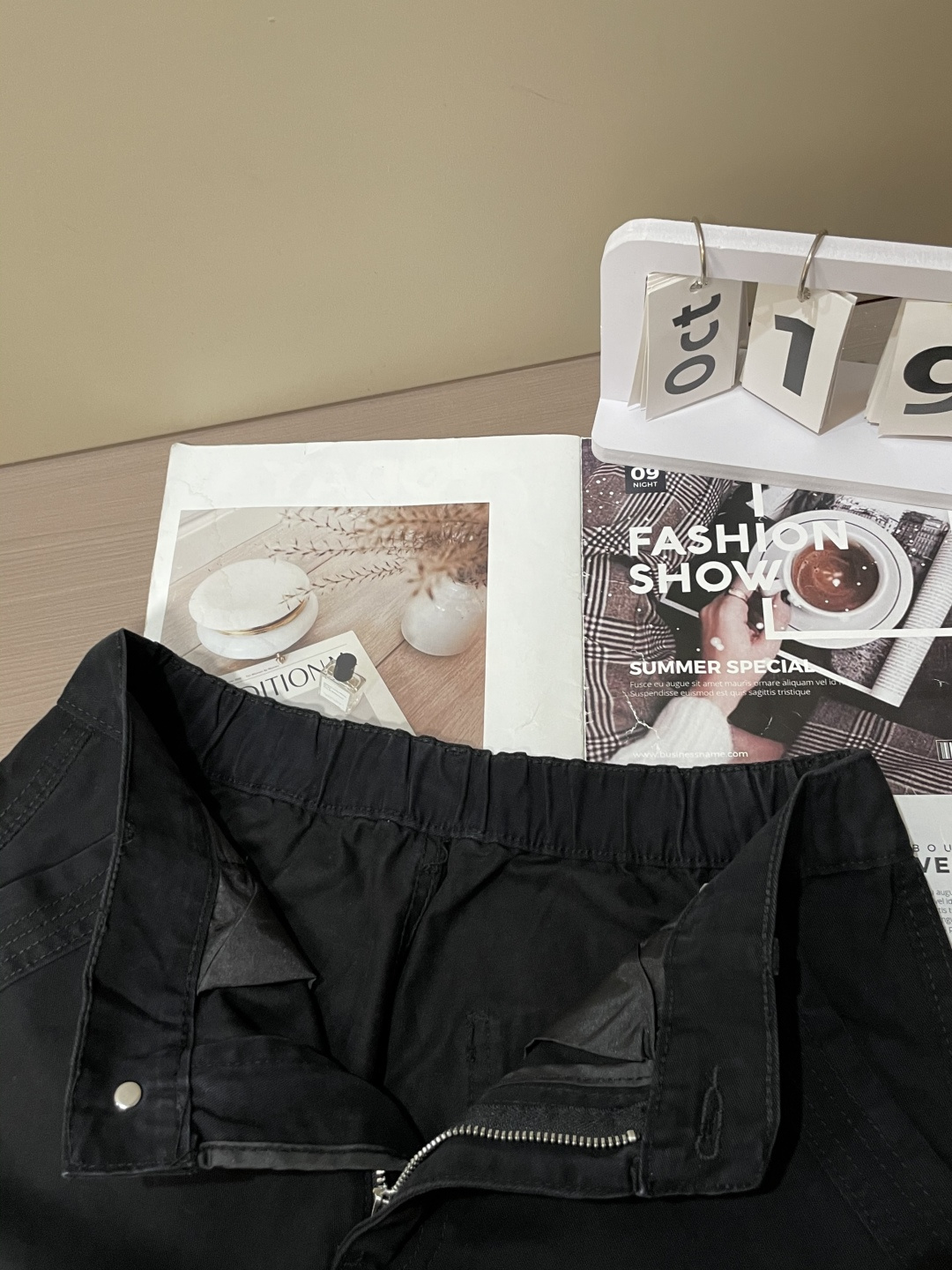 Lv 最新工装裤 潮人必备 订制面料 柔软排汗，舒适度极高。上身非常舒爽，原版辅料细节。上身运动休闲时尚