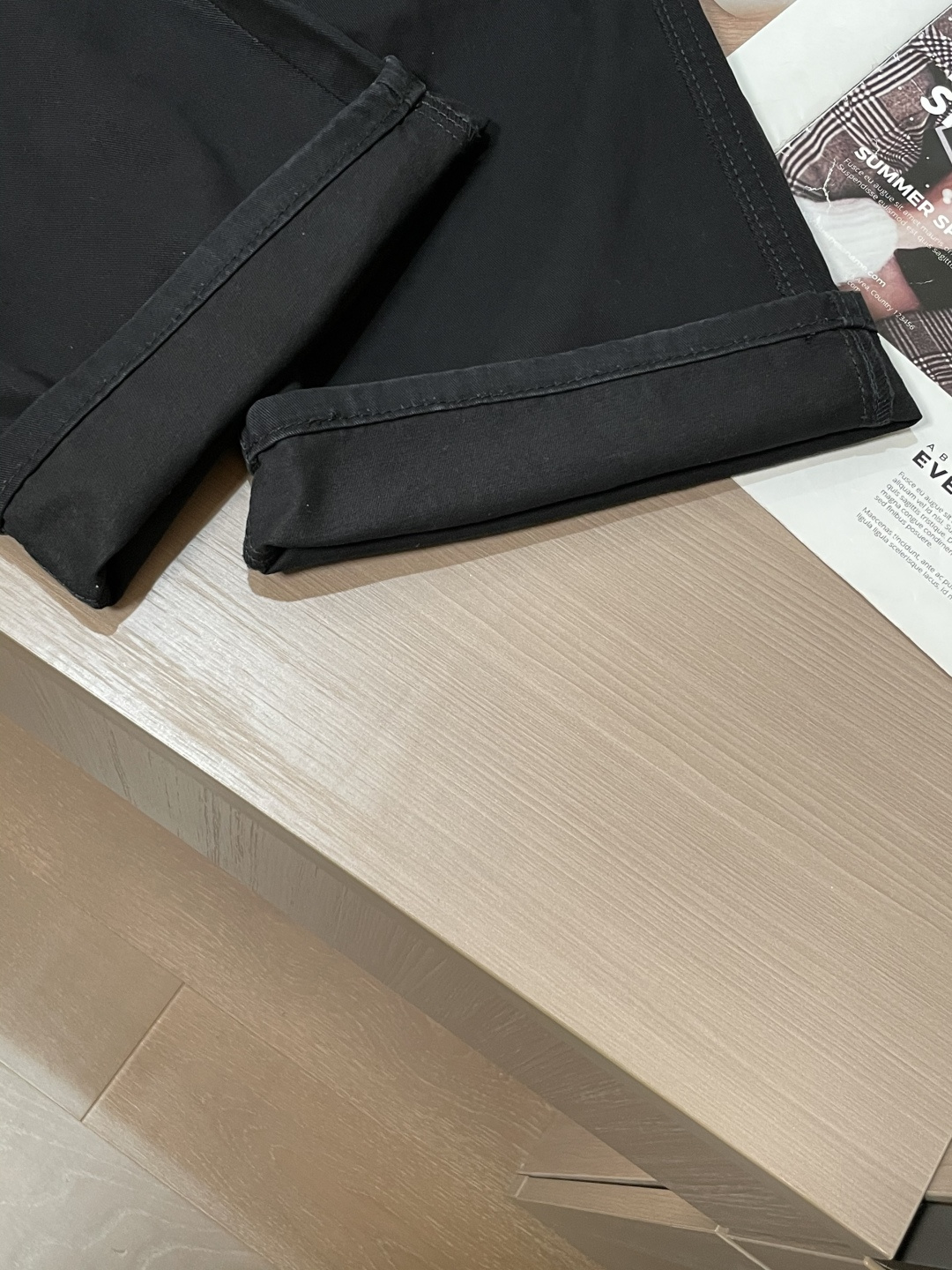 Lv 最新工装裤 潮人必备 订制面料 柔软排汗，舒适度极高。上身非常舒爽，原版辅料细节。上身运动休闲时尚