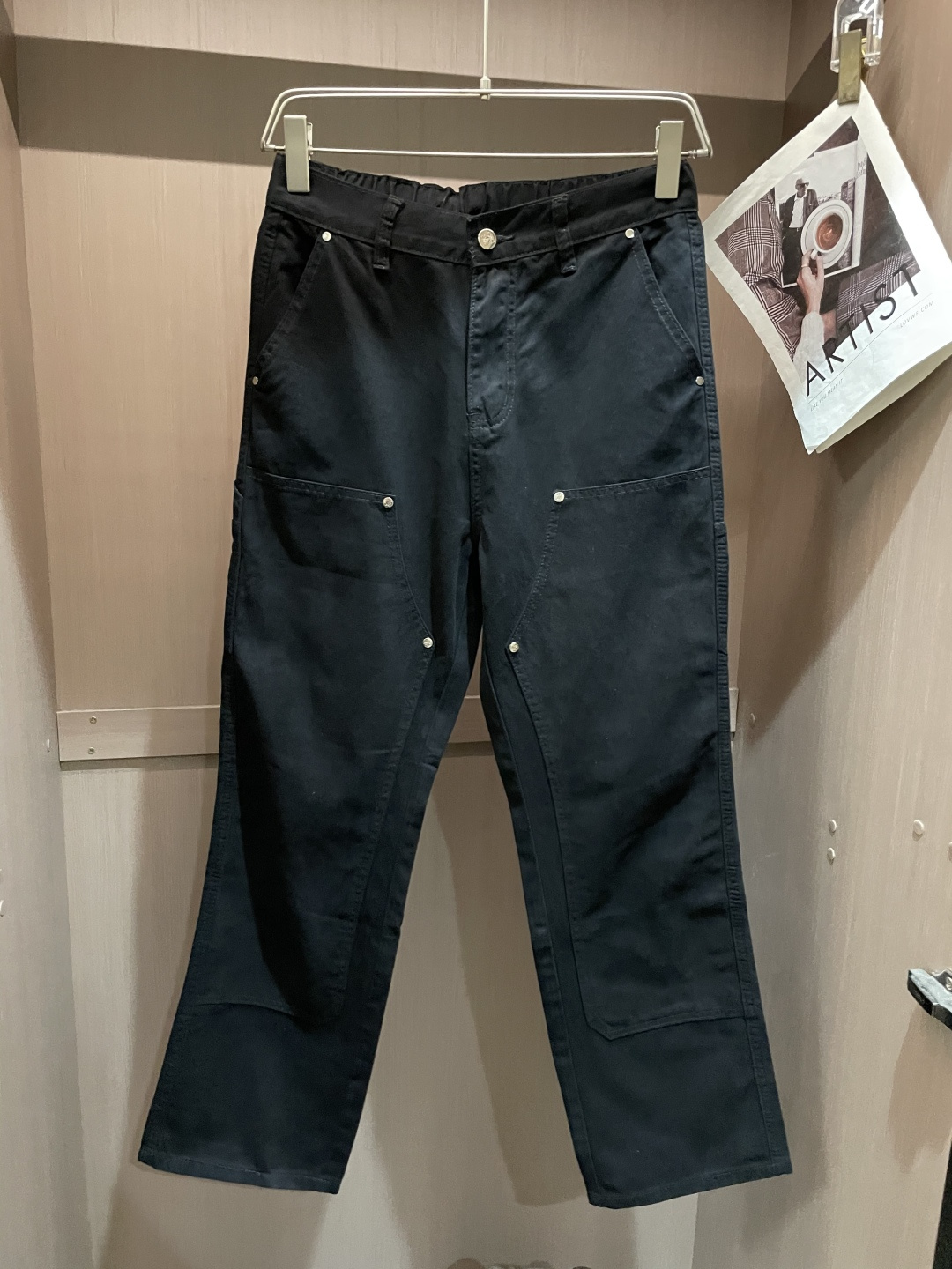 Loewe 最新工装裤 潮人必备 订制面料 柔软排汗，舒适度极高。上身非常舒爽，原版辅料细节。上身运动休