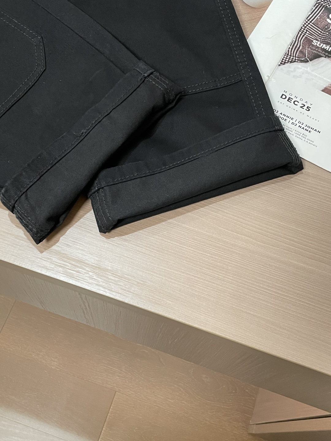 Loewe 最新工装裤 潮人必备 订制面料 柔软排汗，舒适度极高。上身非常舒爽，原版辅料细节。上身运动休