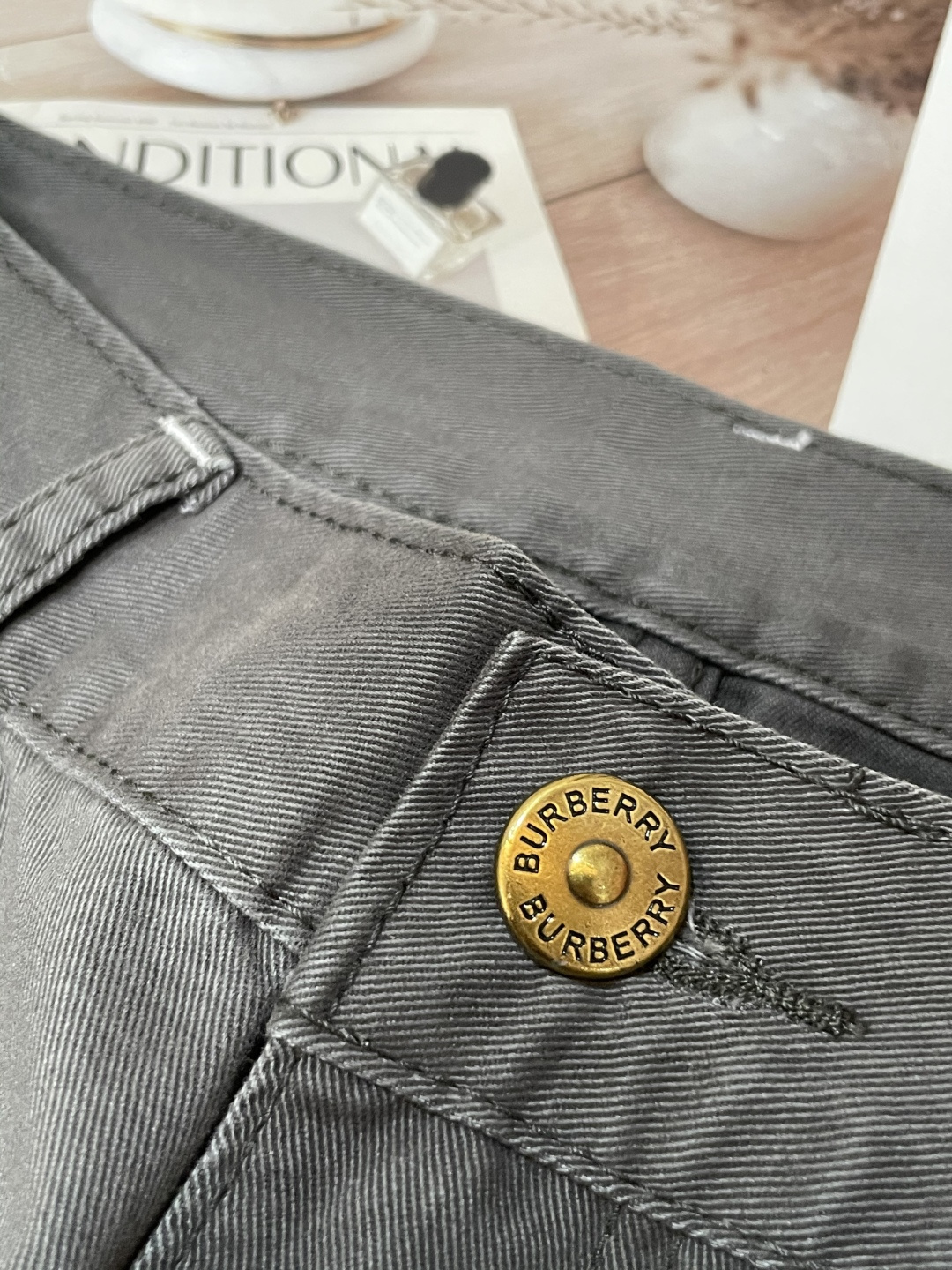 BUR 最新工装裤 潮人必备 订制面料 柔软排汗，舒适度极高。上身非常舒爽，原版辅料细节。上身运动休闲时