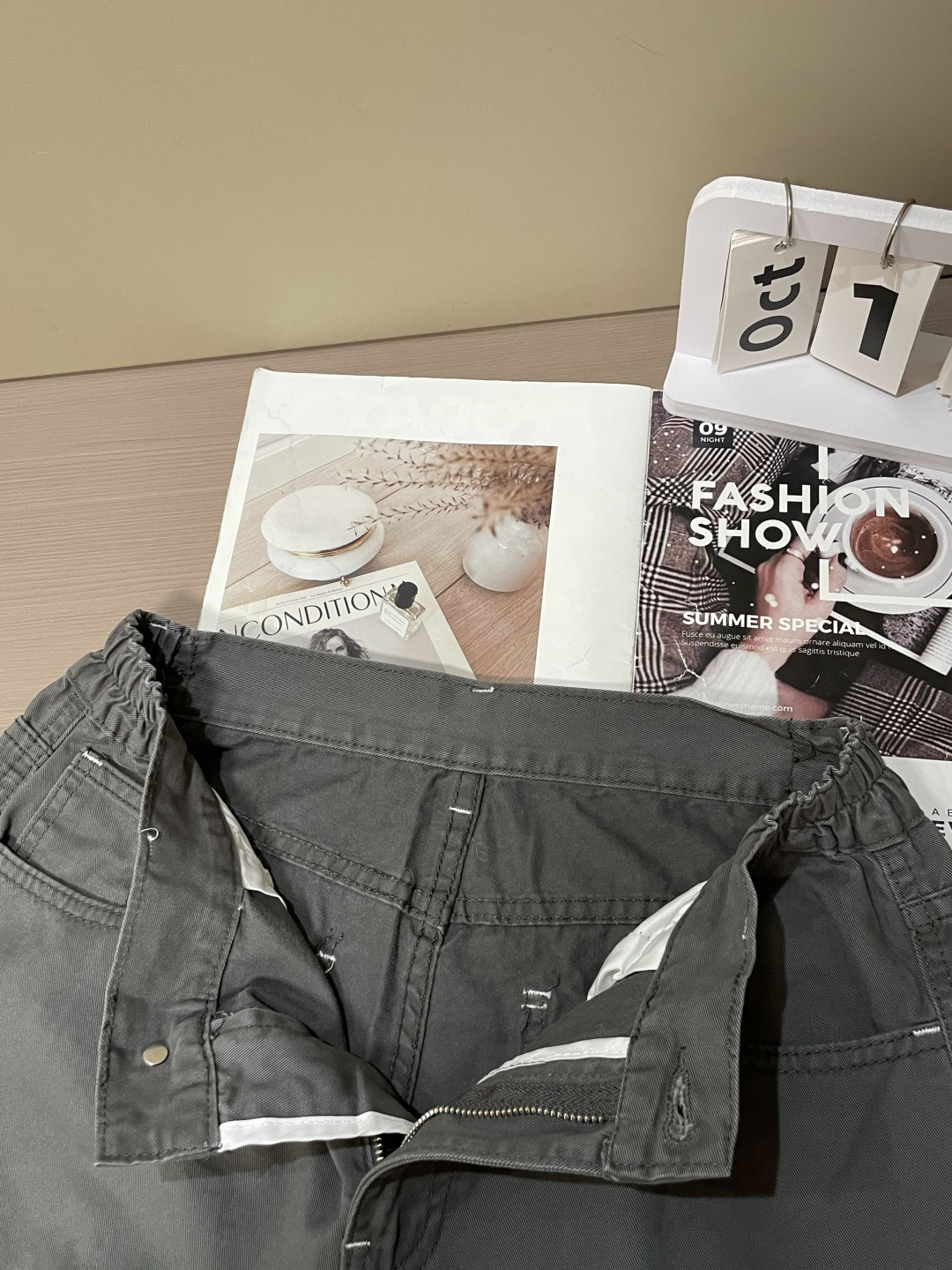 BUR 最新工装裤 潮人必备 订制面料 柔软排汗，舒适度极高。上身非常舒爽，原版辅料细节。上身运动休闲时