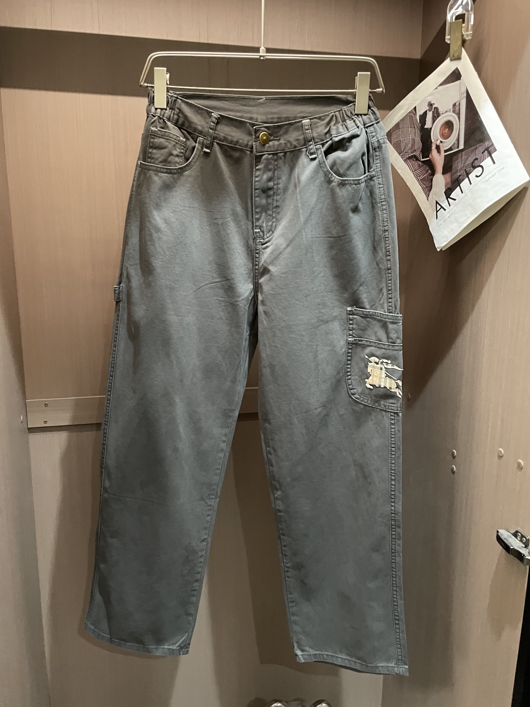 BUR 最新工装裤 潮人必备 订制面料 柔软排汗，舒适度极高。上身非常舒爽，原版辅料细节。上身运动休闲时