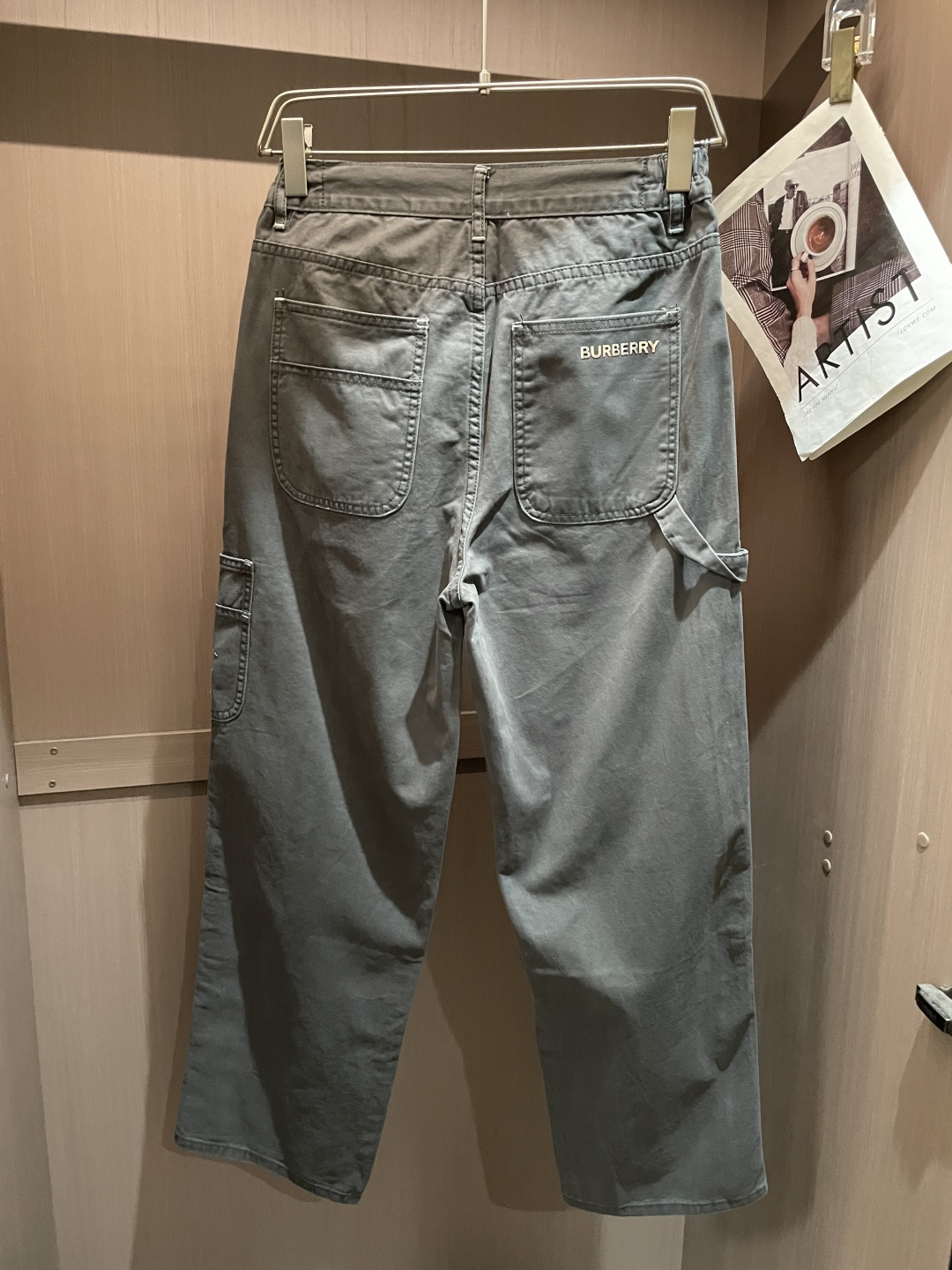 BUR 最新工装裤 潮人必备 订制面料 柔软排汗，舒适度极高。上身非常舒爽，原版辅料细节。上身运动休闲时