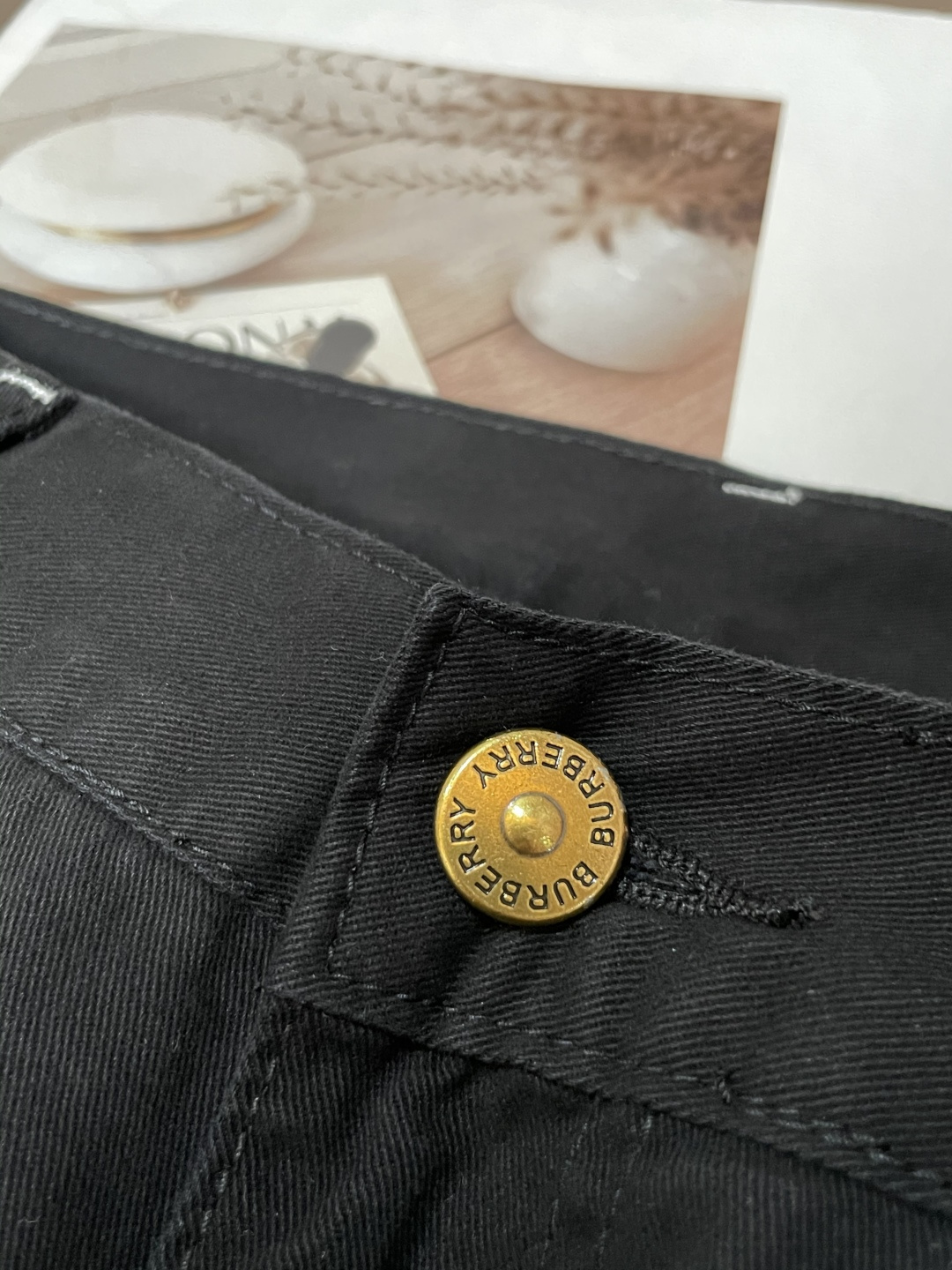 BUR 最新工装裤 潮人必备 订制面料 柔软排汗，舒适度极高。上身非常舒爽，原版辅料细节。上身运动休闲时