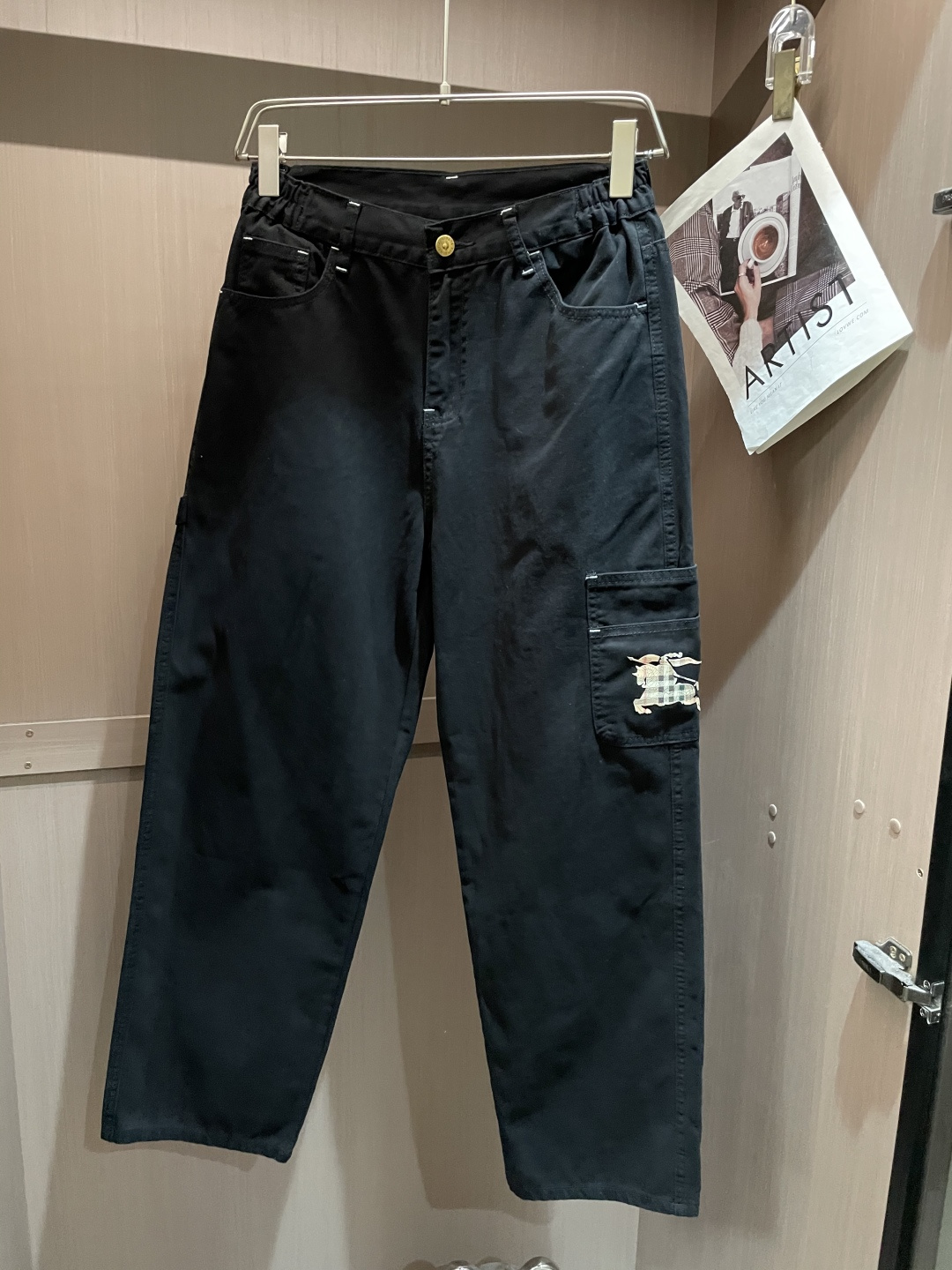 BUR 最新工装裤 潮人必备 订制面料 柔软排汗，舒适度极高。上身非常舒爽，原版辅料细节。上身运动休闲时