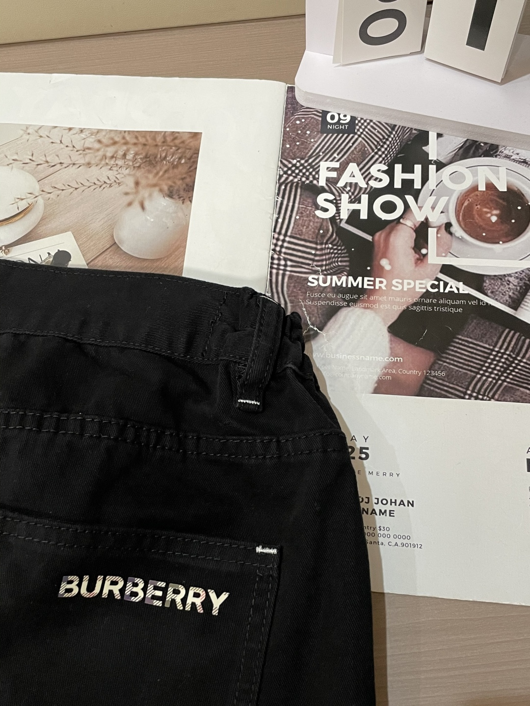 BUR 最新工装裤 潮人必备 订制面料 柔软排汗，舒适度极高。上身非常舒爽，原版辅料细节。上身运动休闲时