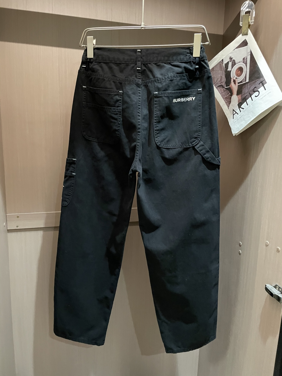 BUR 最新工装裤 潮人必备 订制面料 柔软排汗，舒适度极高。上身非常舒爽，原版辅料细节。上身运动休闲时