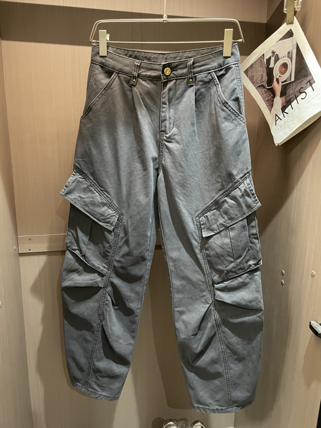 Lv 最新工装裤 潮人必备 订制面料 柔软排汗，舒适度极高。上身非常舒爽，原版辅料细节。上身运动休闲时尚