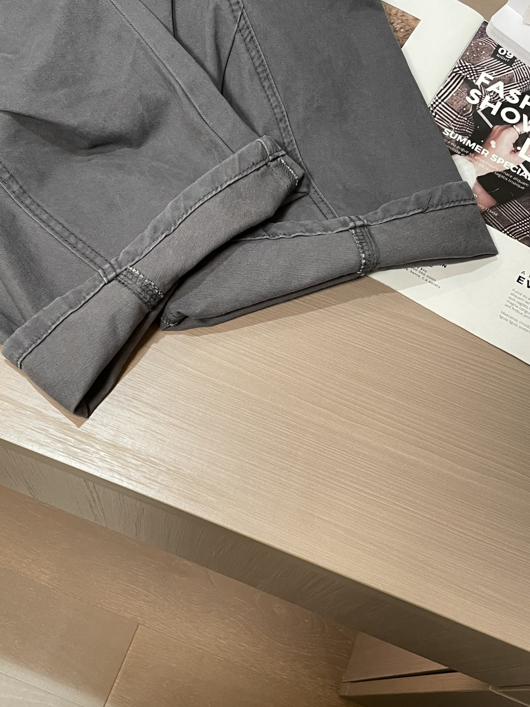 Lv 最新工装裤 潮人必备 订制面料 柔软排汗，舒适度极高。上身非常舒爽，原版辅料细节。上身运动休闲时尚