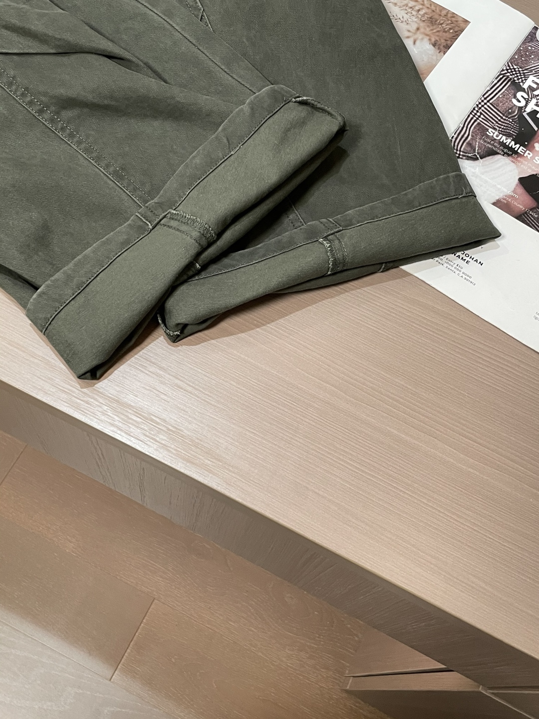 Lv 最新工装裤 潮人必备 订制面料 柔软排汗，舒适度极高。上身非常舒爽，原版辅料细节。上身运动休闲时尚