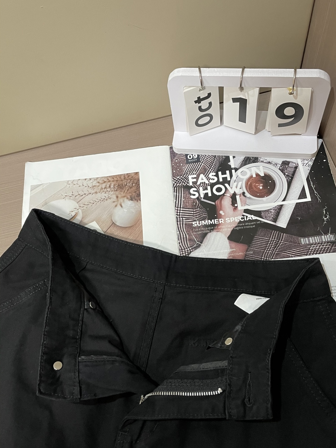 Lv 最新工装裤 潮人必备 订制面料 柔软排汗，舒适度极高。上身非常舒爽，原版辅料细节。上身运动休闲时尚