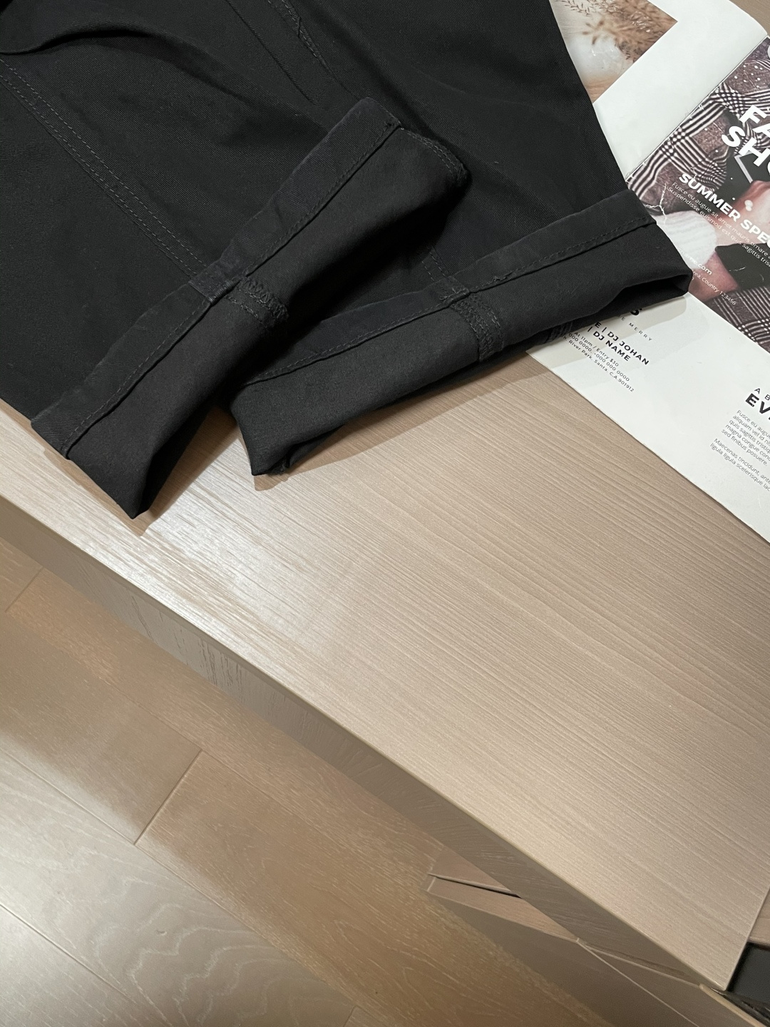 Lv 最新工装裤 潮人必备 订制面料 柔软排汗，舒适度极高。上身非常舒爽，原版辅料细节。上身运动休闲时尚