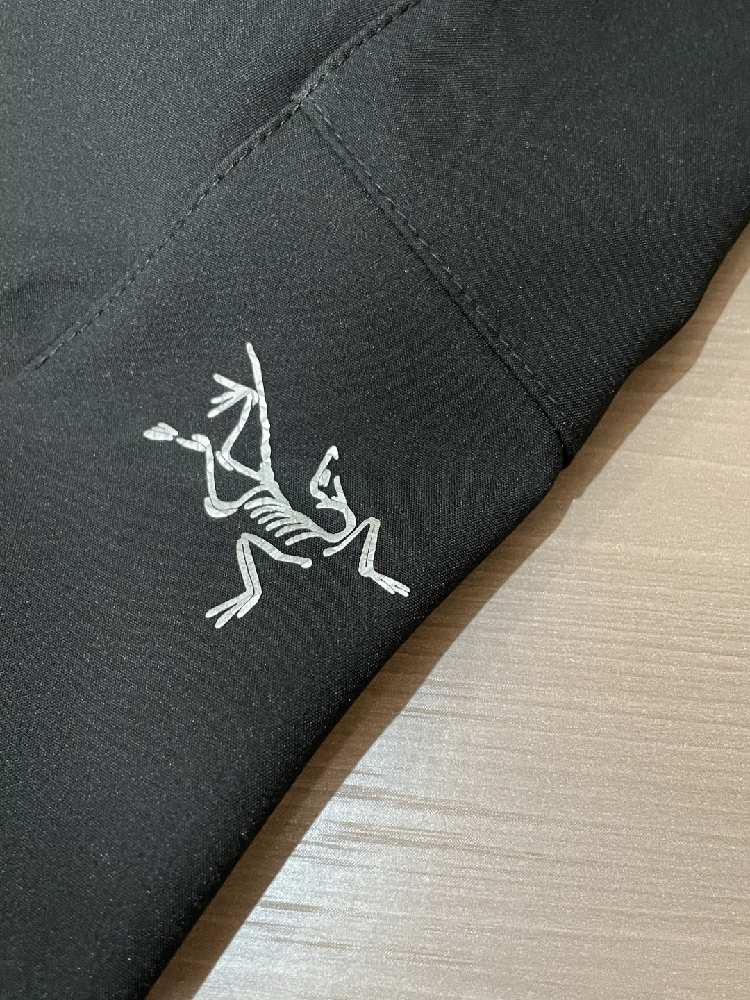 ARC‘TERYX —始祖鸟户外防风保暖透气冬季男士软壳加绒裤！无缝设计 高热度鸟家户外机能风3D立体修