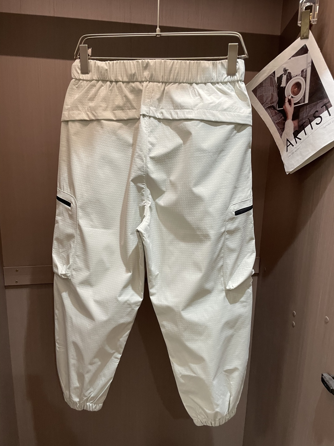 始祖鸟 最新工装裤 潮人必备 订制面料 柔软排汗，舒适度极高。上身非常舒爽，原版辅料细节。上身运动休闲时