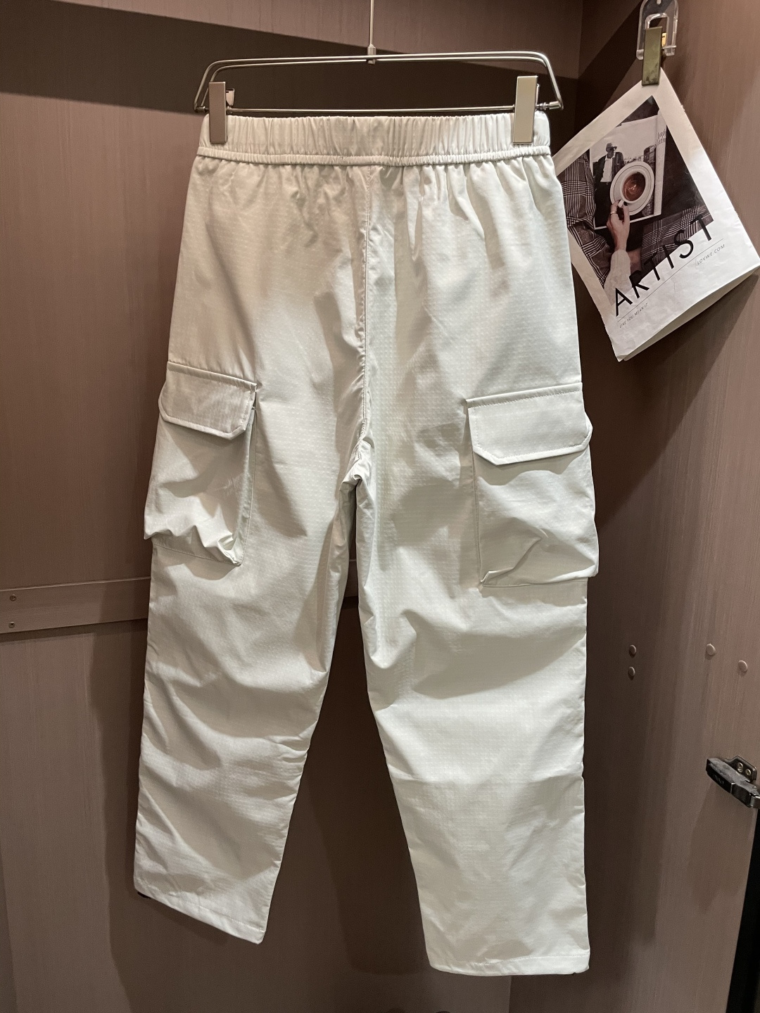 始祖鸟 最新工装裤 潮人必备 订制面料 柔软排汗，舒适度极高。上身非常舒爽，原版辅料细节。上身运动休闲时