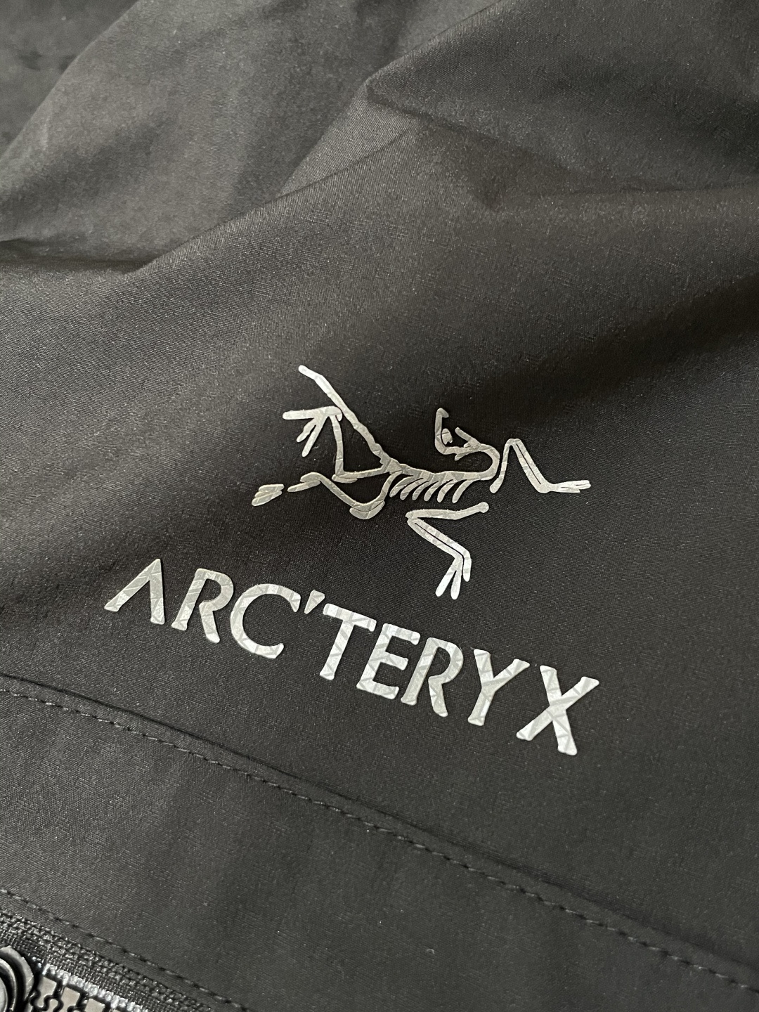 始祖鸟 最新工装裤 潮人必备 订制面料 柔软排汗，舒适度极高。上身非常舒爽，原版辅料细节。上身运动休闲时