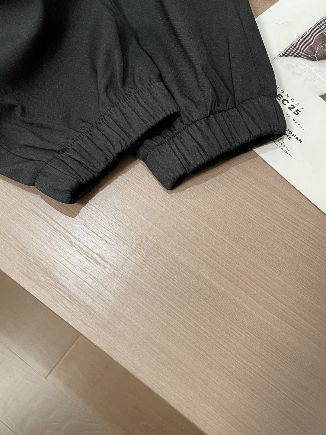 始祖鸟 最新工装裤 潮人必备 订制面料 柔软排汗，舒适度极高。上身非常舒爽，原版辅料细节。上身运动休闲时