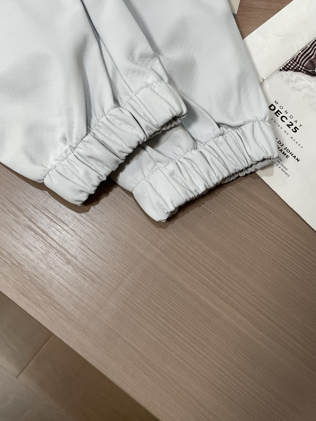 始祖鸟 最新工装裤 潮人必备 订制面料 柔软排汗，舒适度极高。上身非常舒爽，原版辅料细节。上身运动休闲时