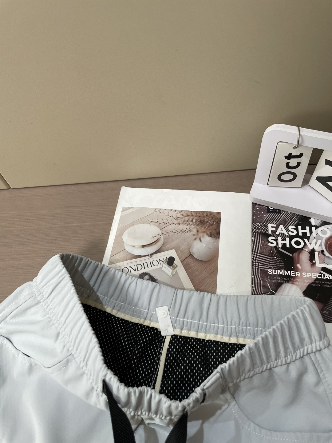 始祖鸟 最新工装裤 潮人必备 订制面料 柔软排汗，舒适度极高。上身非常舒爽，原版辅料细节。上身运动休闲时