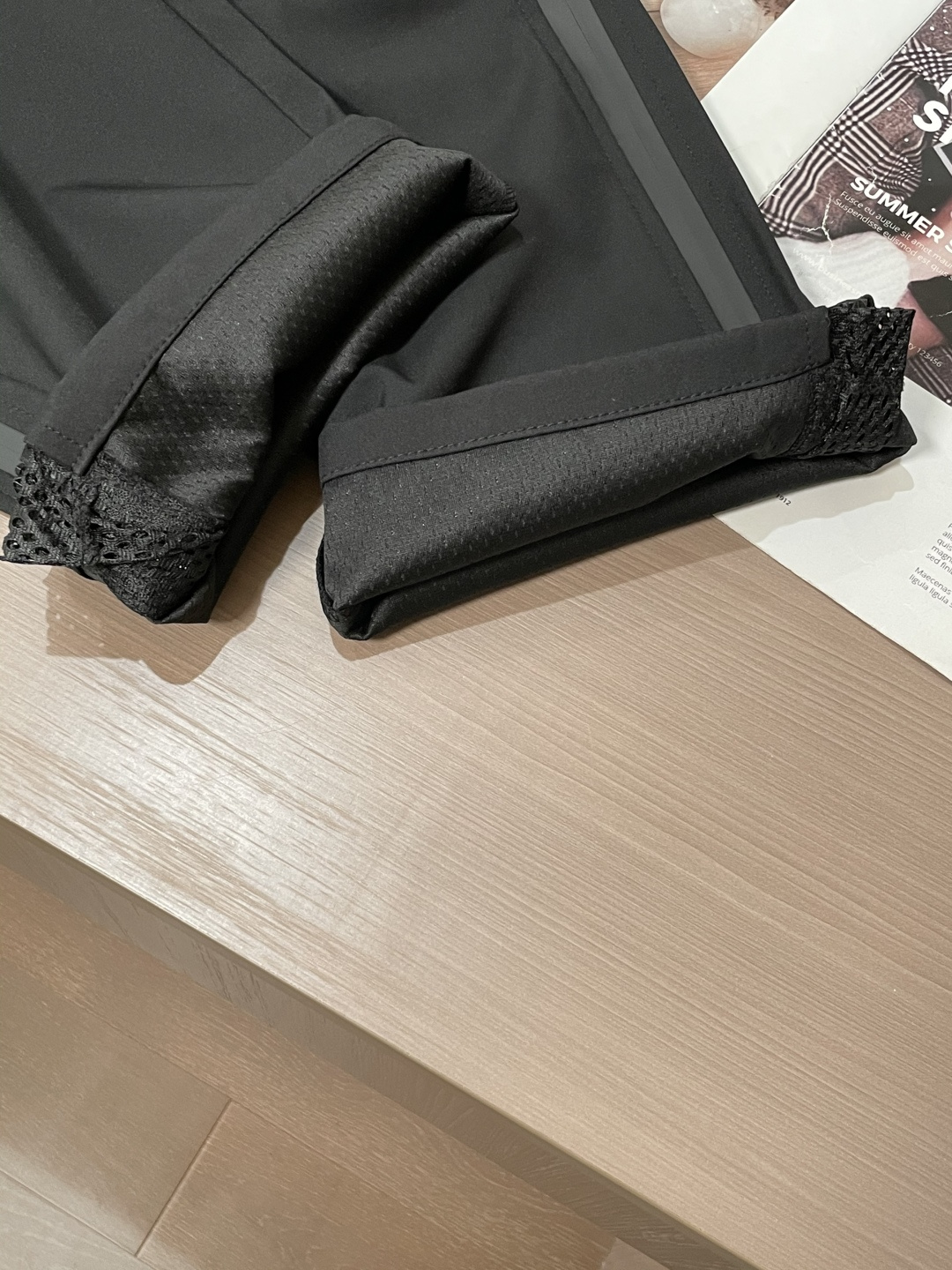 始祖鸟 最新工装裤 潮人必备 订制面料 柔软排汗，舒适度极高。上身非常舒爽，原版辅料细节。上身运动休闲时