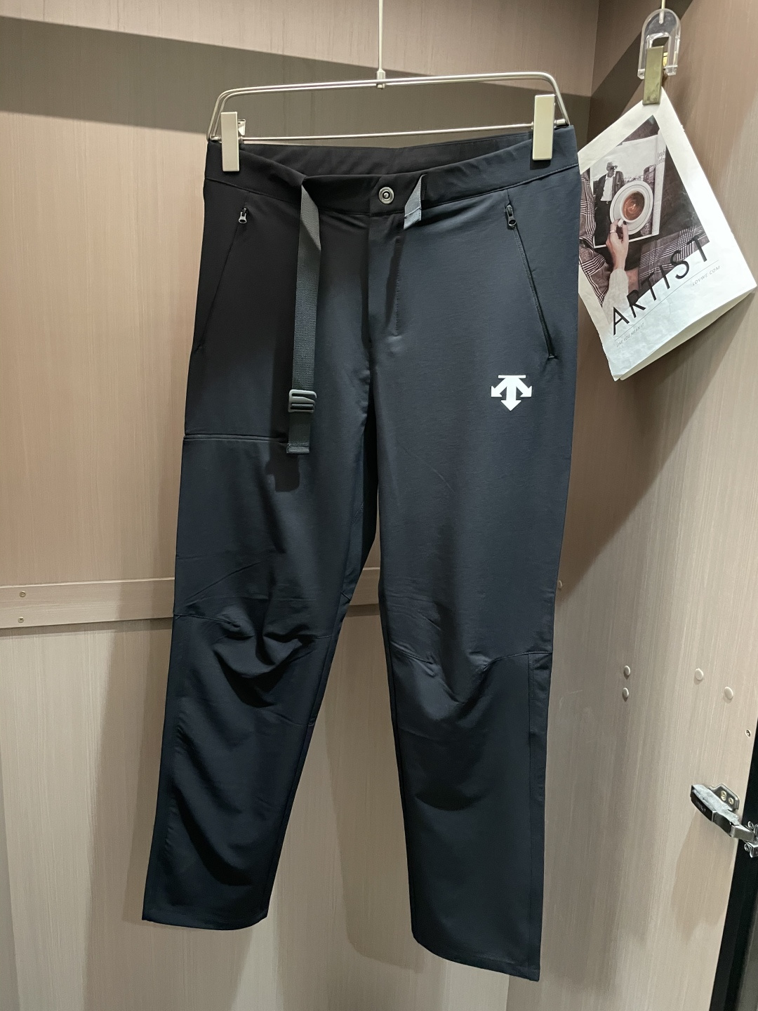 迪桑特 男士休闲裤👍速干面料休闲裤，最新款上身版型无敌正！绝对可以闭眼收的一款此款裤子非常百搭，弹力腰围