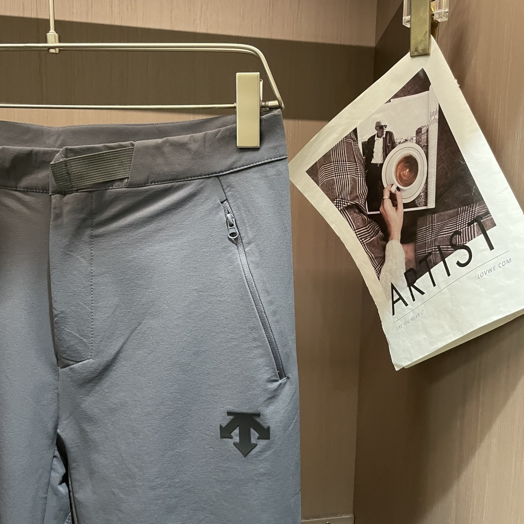 迪桑特 男士休闲裤👍速干面料休闲裤，最新款上身版型无敌正！绝对可以闭眼收的一款此款裤子非常百搭，弹力腰围