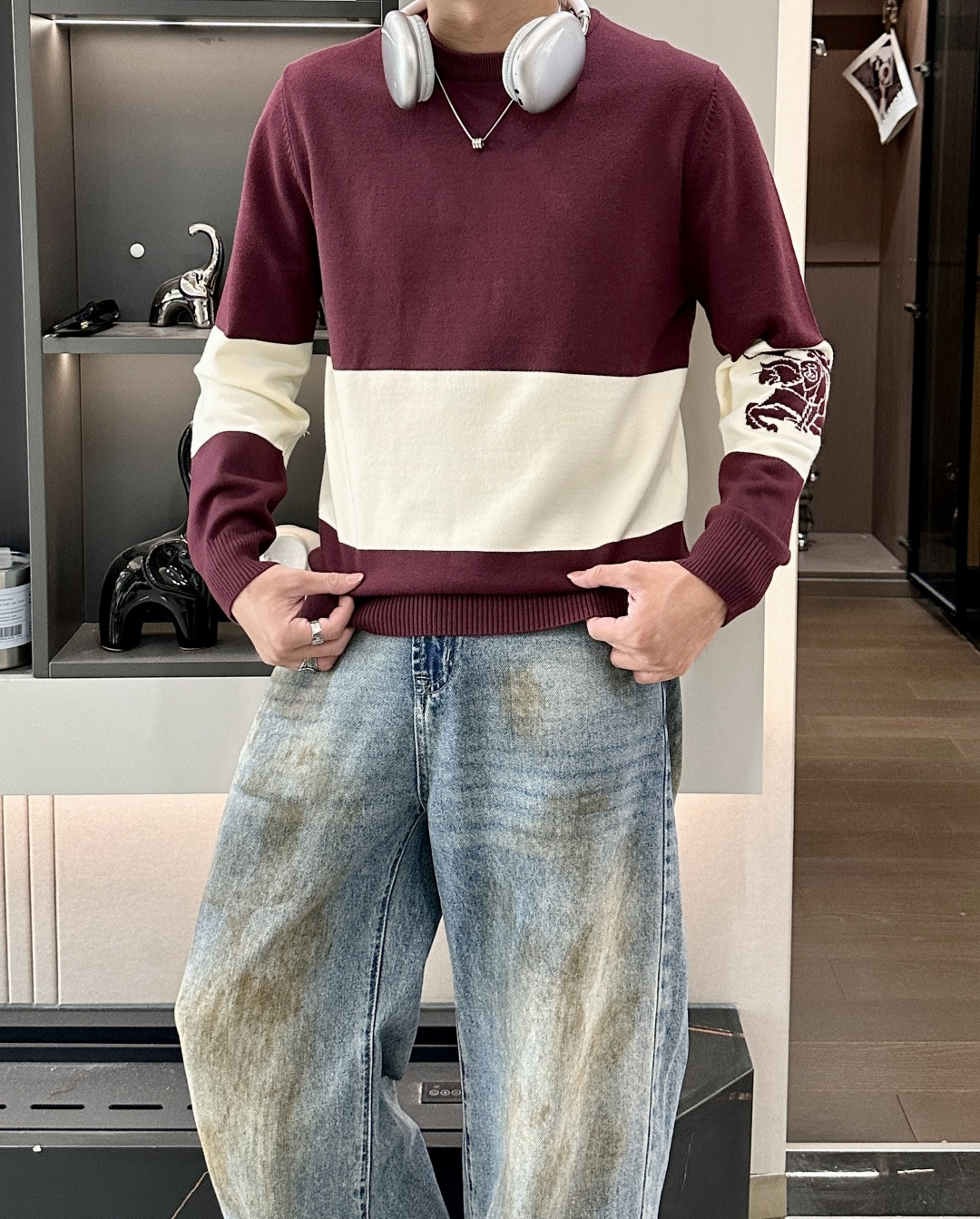 Bur 2025秋冬 高级定制 都市风十足 经典简约大气圆领打底针织毛衣。 采用进口羊毛混纺面料 柔软细