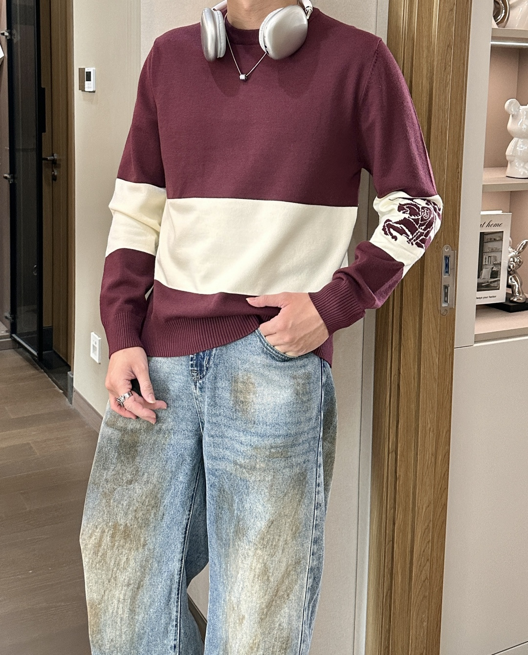 Bur 2025秋冬 高级定制 都市风十足 经典简约大气圆领打底针织毛衣。 采用进口羊毛混纺面料 柔软细