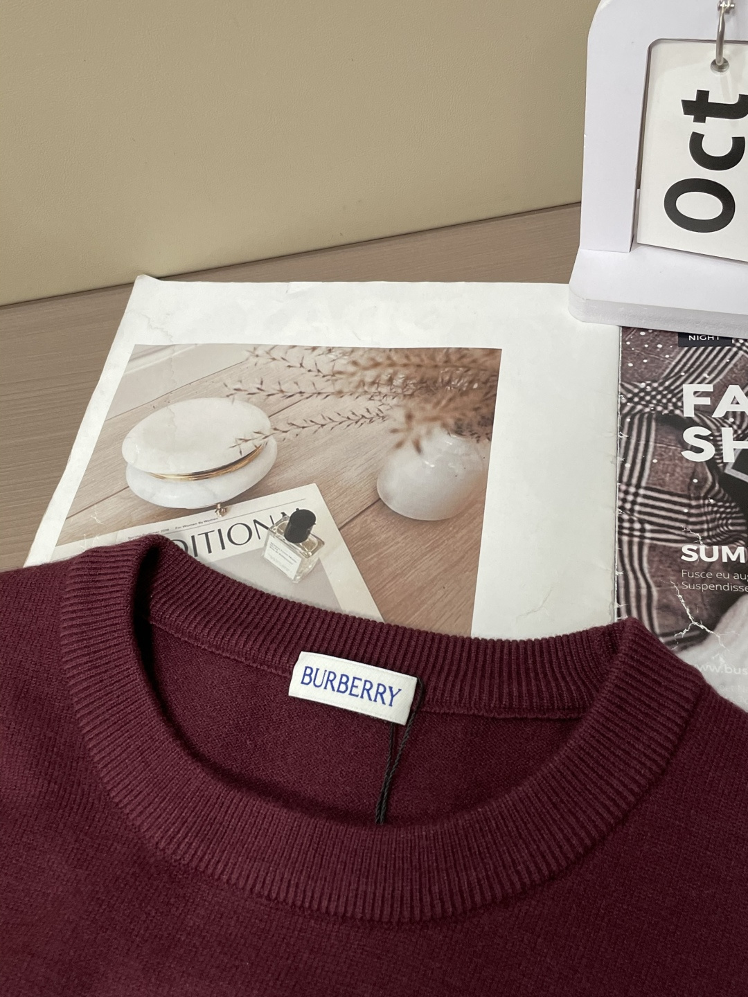 Bur 2025秋冬 高级定制 都市风十足 经典简约大气圆领打底针织毛衣。 采用进口羊毛混纺面料 柔软细